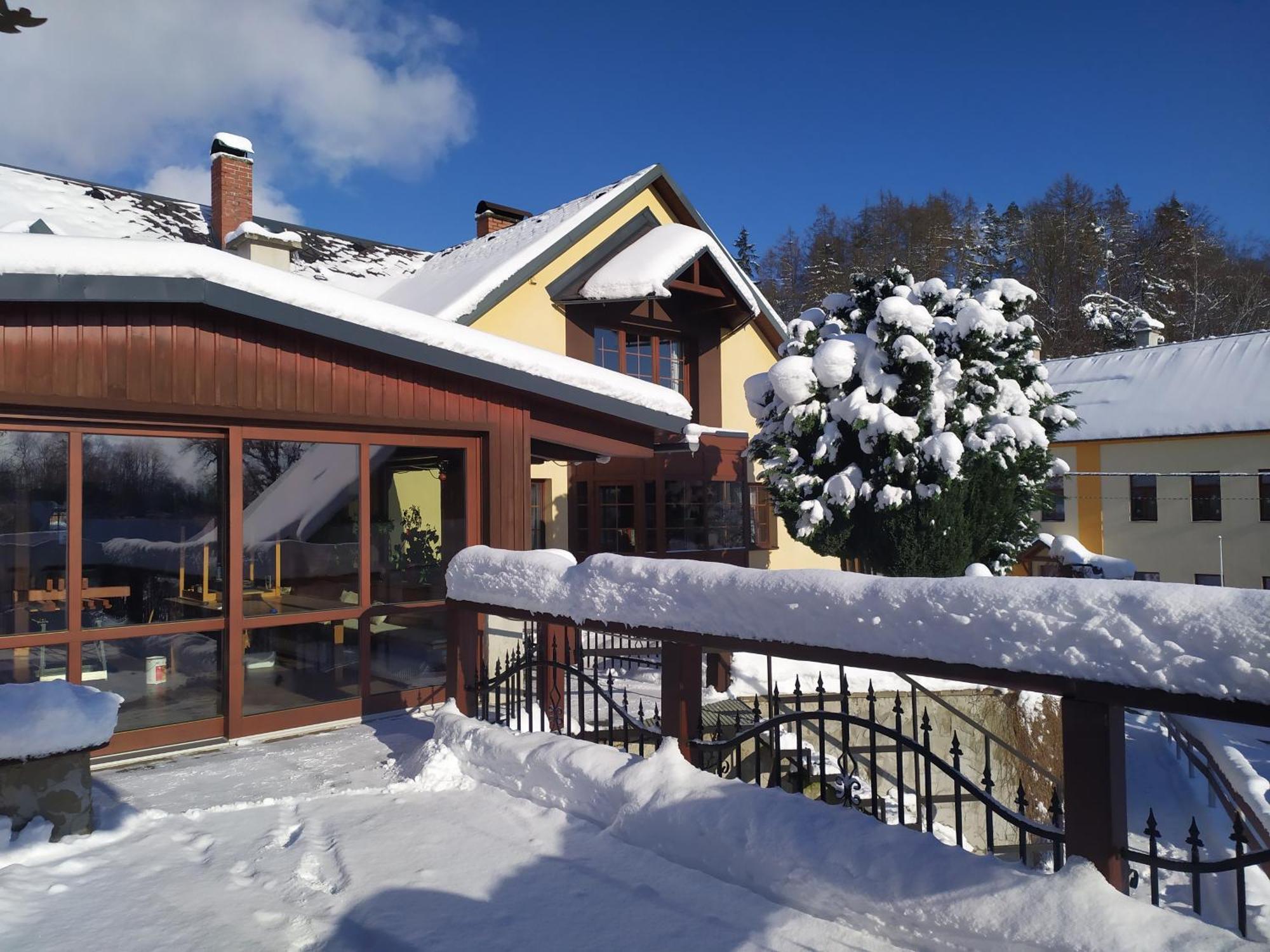 Ubytovani U Bohouse Jilemnice Exterior photo
